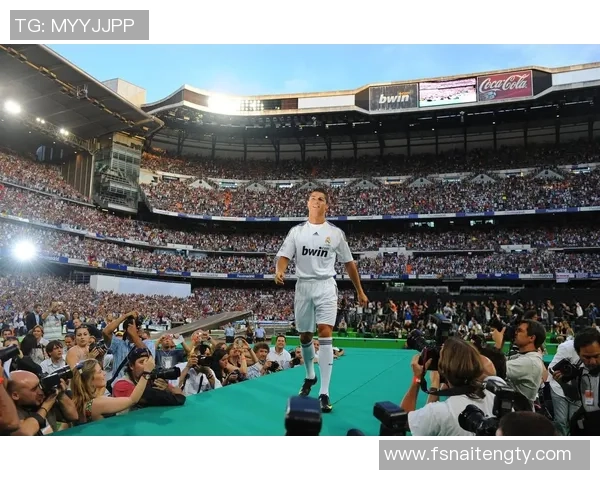 帅气球星并肩作战全球瞩目他们的足球传奇不仅仅是进球更是无数球迷心中的偶像 帅气球星并肩作战全球瞩目他们的足球传奇不仅仅是进球更是无数球迷心中的偶像