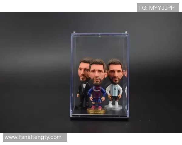 足球明星人偶发光纪念品点亮你的球迷之心打造独特收藏体验